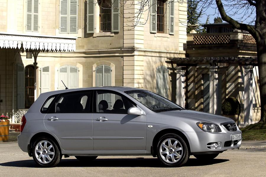  Kia Cerato Hatchback (LD) 2004 года  (WW) (фото 15 из 27)